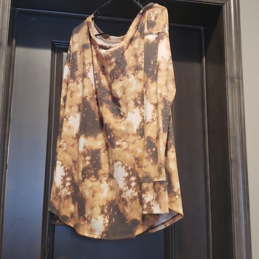Long sleeve loose shirt